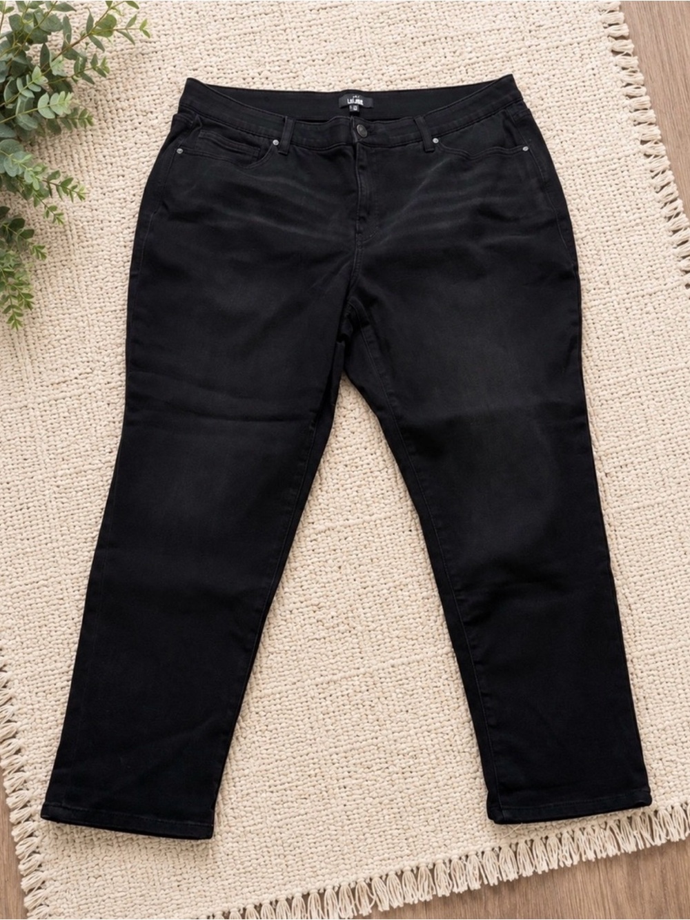 LuLaRoe Black Straight Leg Jeans Women’s Size 40 Stretch 5-Pocket Classic Denim